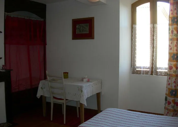 Sous La Glycine Bed & Breakfast 3*