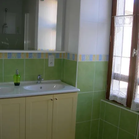 Sous La Glycine Bed & Breakfast 3*