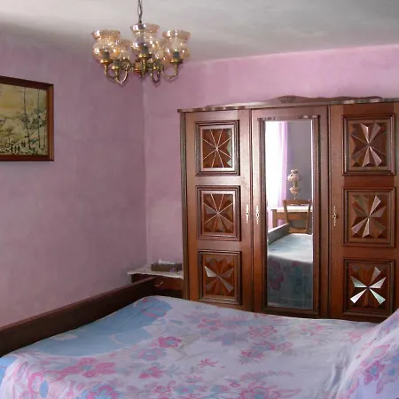 Sous La Glycine Miélan