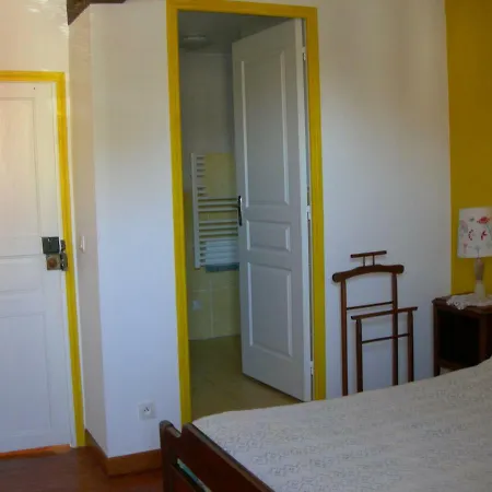 Sous La Glycine Bed & Breakfast 3*